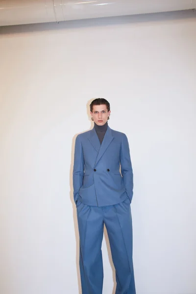 Look 3